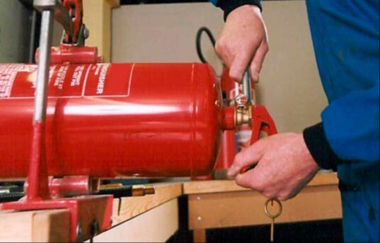 RECARGA Y MANTENIMIENTO DE EXTINTORES